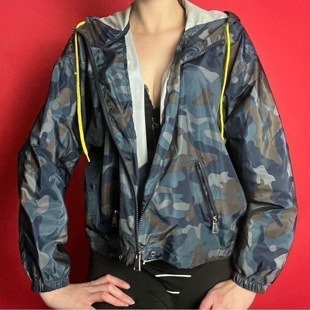 Camo windbreaker 💙💚​​​​​​​​​​​​​​​​​​​​​​​